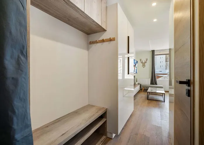 Ski-in Ski-out Fully Renovated With Panoramic Views *