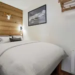 Ski-in Ski-out Fully Renovated With Panoramic Views *