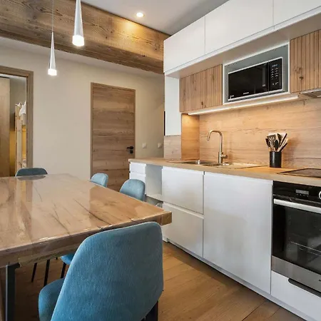 Ski-in Ski-out Fully Renovated With Panoramic Views Apartment *