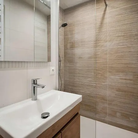 Апартаменты Ski-in Ski-out Fully Renovated With Panoramic Views Валь-Торанс